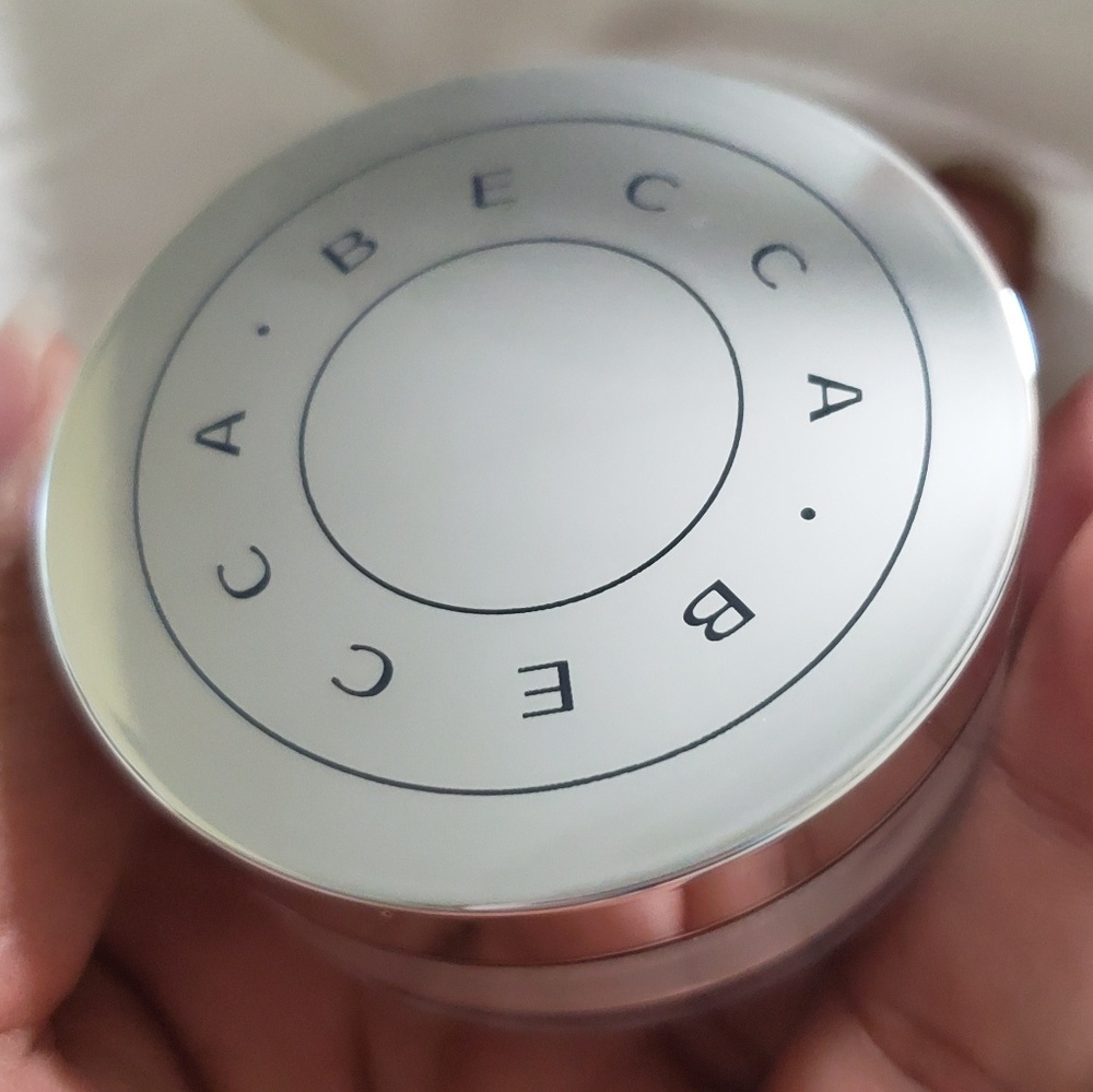 Becca under eye Brightening  setting powder